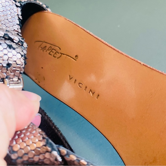 TAPEET VICINI Silver Metallic Leather Gladiator Sandals - Picture 7 of 9